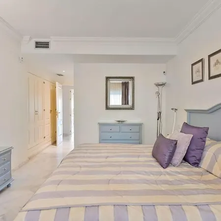 Magna Near Puerto Banus Appartement *
